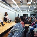 美容組合のステージに。