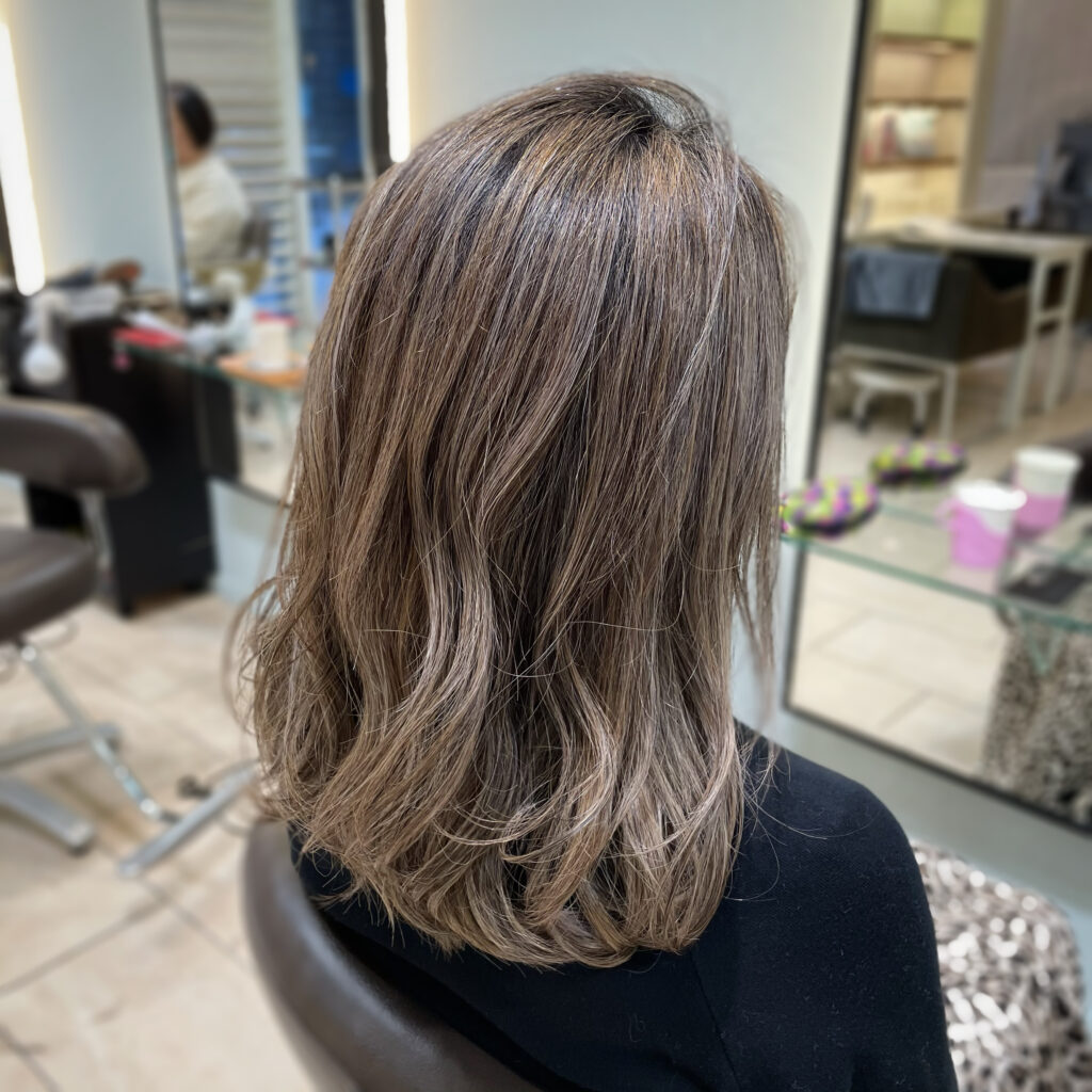 二子玉川で出来る！！2021年話題の【脱白髪染めハイライト】